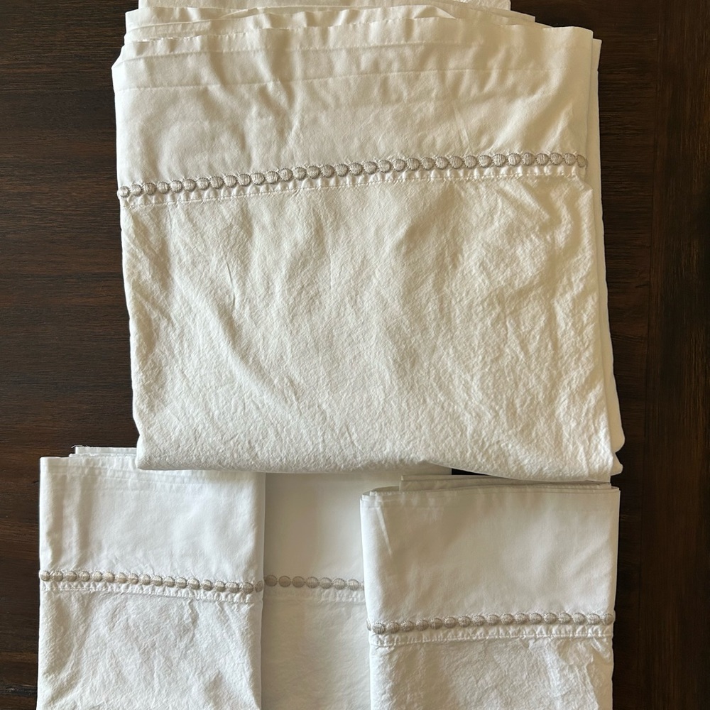 Pottery Barn Queen Size 100% Cotton sheets